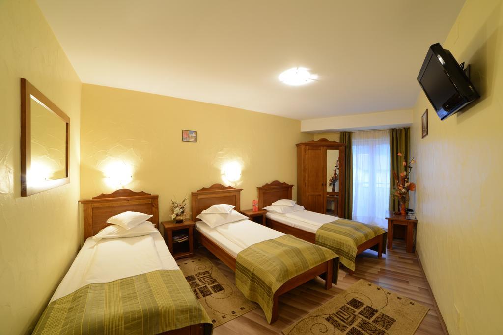 Hotel Lucy Star Cluj-Napoca Quarto foto